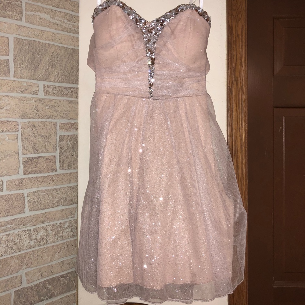 LIKE NEW STRAPLESS HOMECOMING DRESS